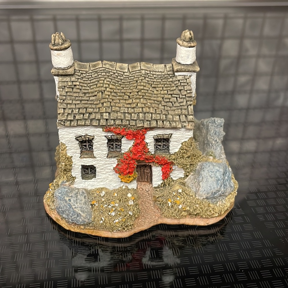 Stoney Beck by Lilliput Lane. In Excellent condition!